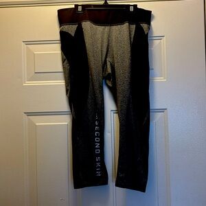 WM Second Skin active wear leggings. Size L